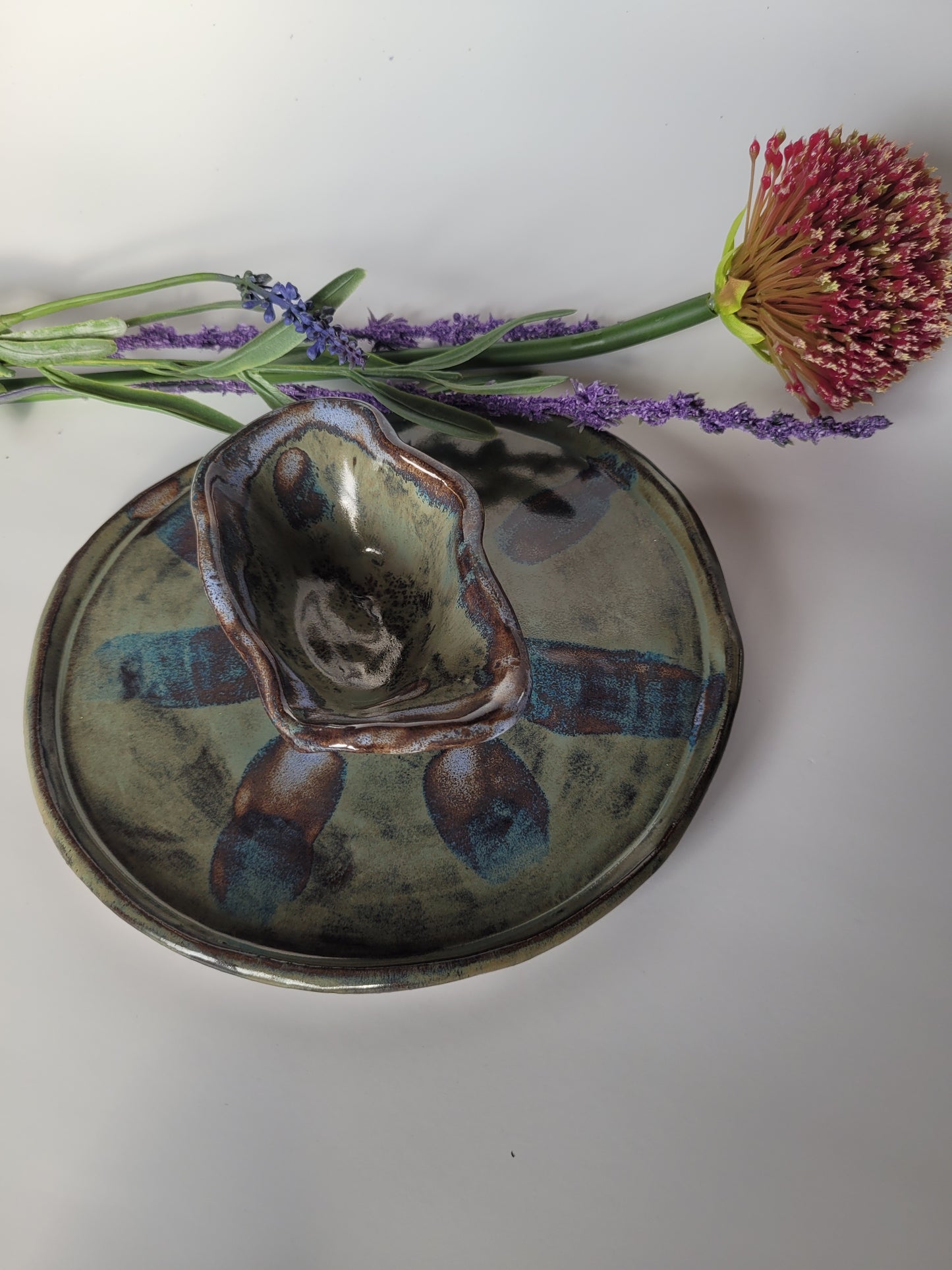 Teller mit integrierter Dipschale