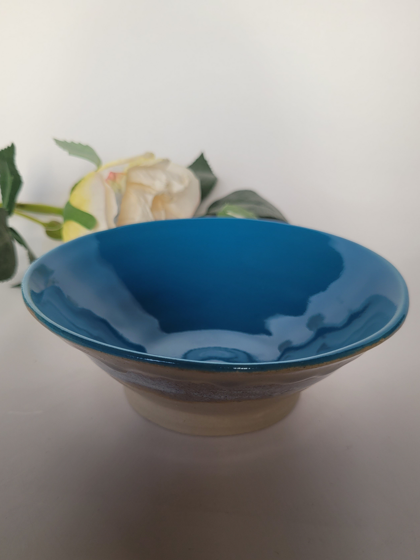 Keramik-Set in Ozeanblau, bestehend aus Becher und Müslischale, handgedreht und einzigartig