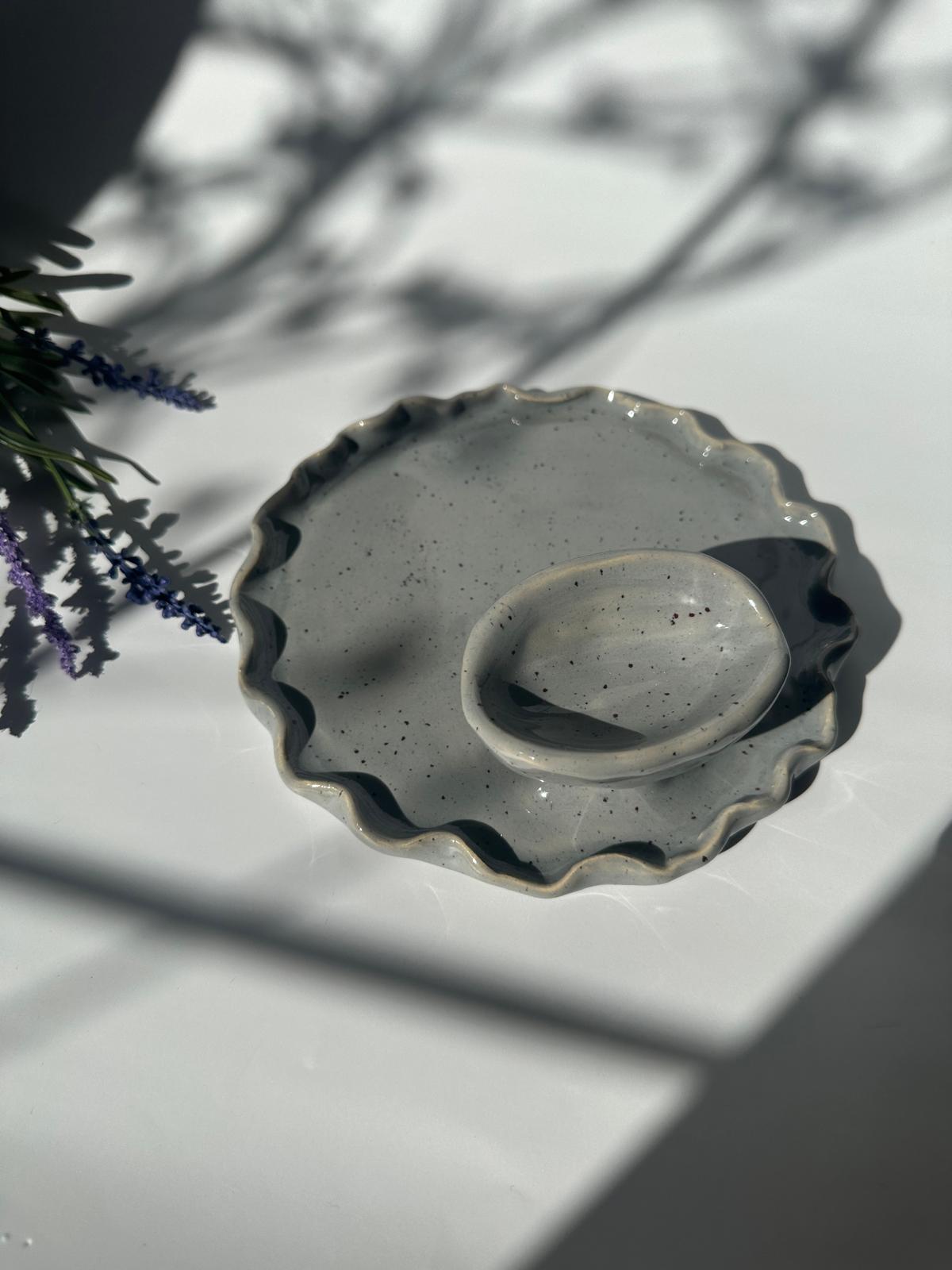 Eierbecher in welliger Tellerform