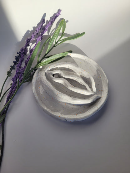 Vulvaschale aus Ton - rund