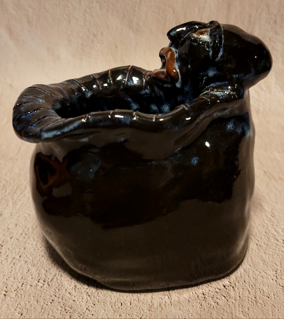 „Mystisches Keramik-Unikat – handgemachtes Kunstobjekt, figurale Vase."