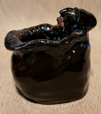 „Mystisches Keramik-Unikat – handgemachtes Kunstobjekt, figurale Vase."