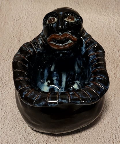 „Mystisches Keramik-Unikat – handgemachtes Kunstobjekt, figurale Vase."