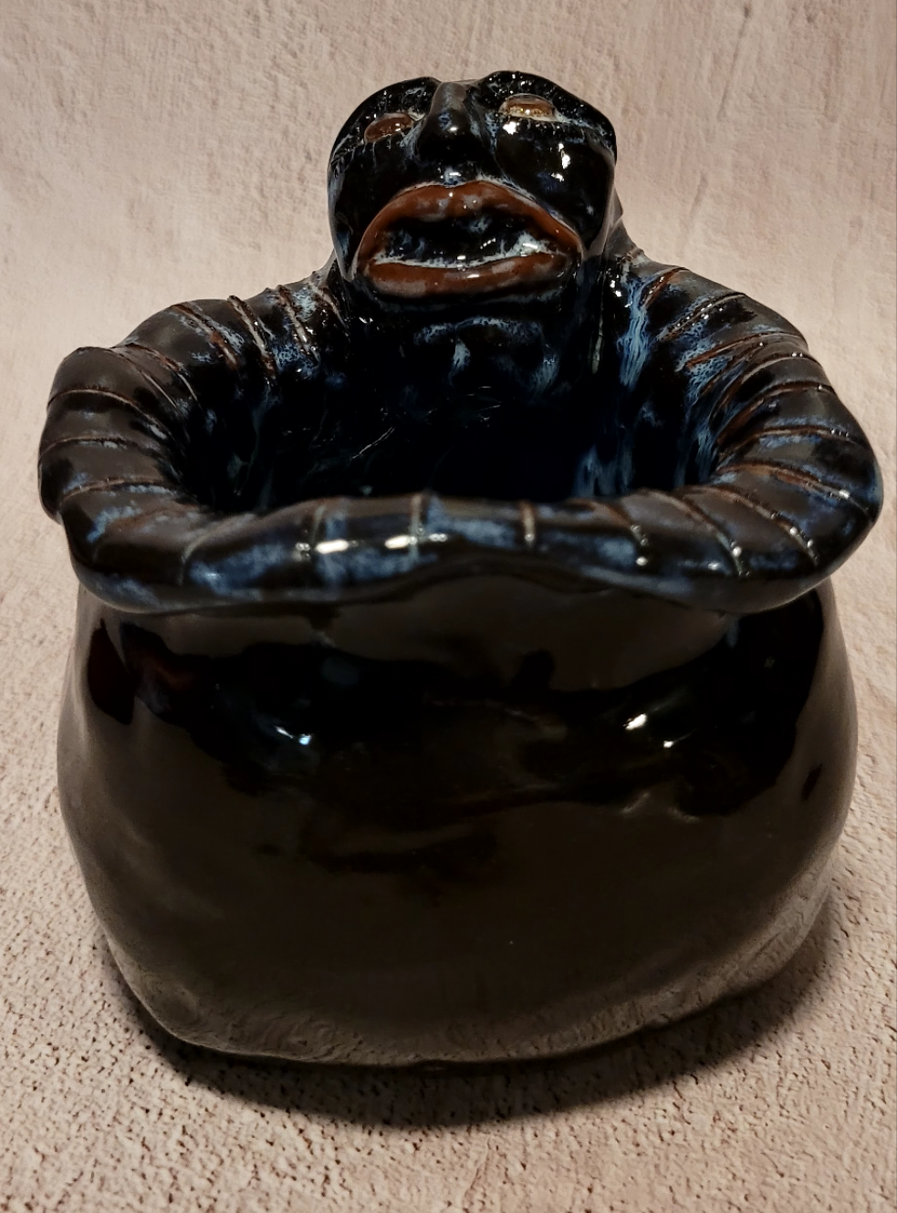 „Mystisches Keramik-Unikat – handgemachtes Kunstobjekt, figurale Vase."