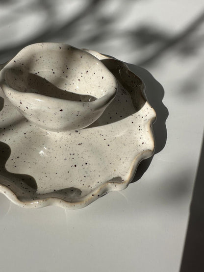 Eierbecher mit welliger Tellerform