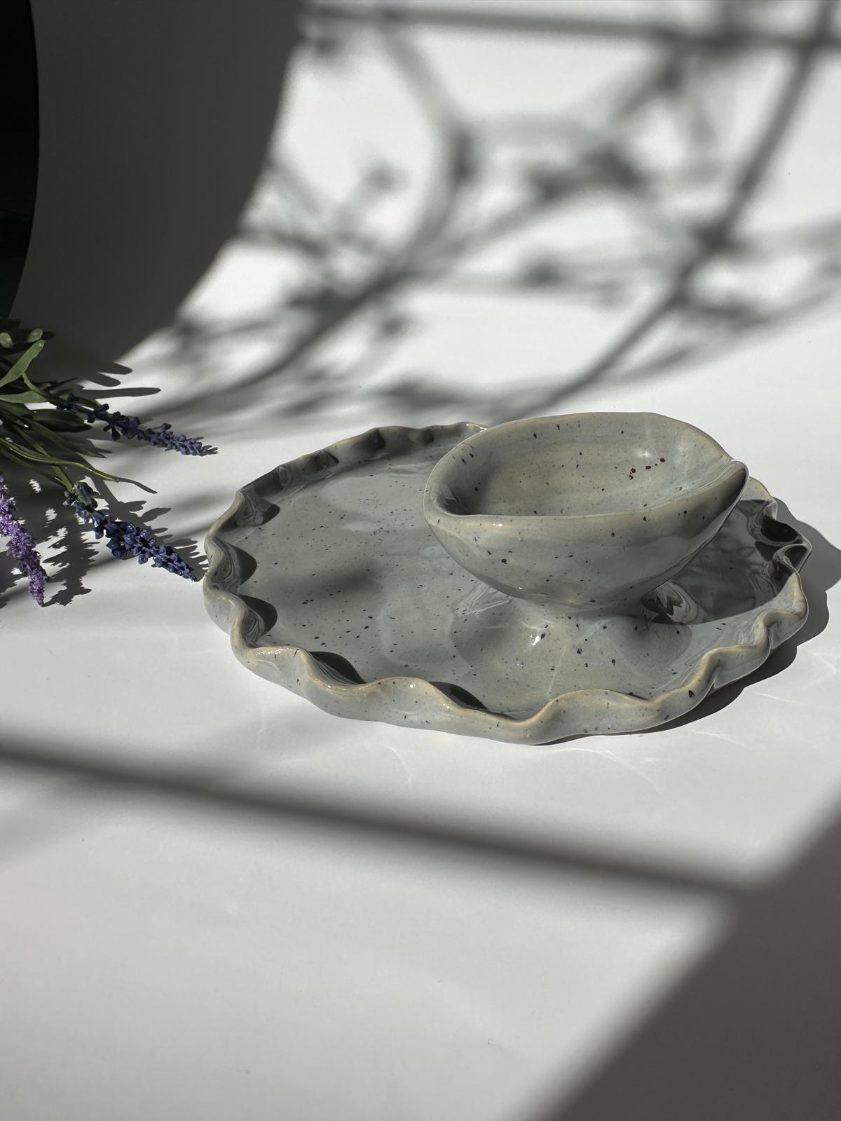 Eierbecher in welliger Tellerform