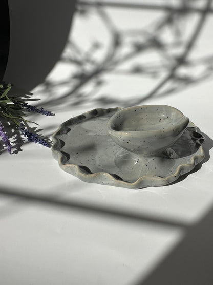 Eierbecher in welliger Tellerform