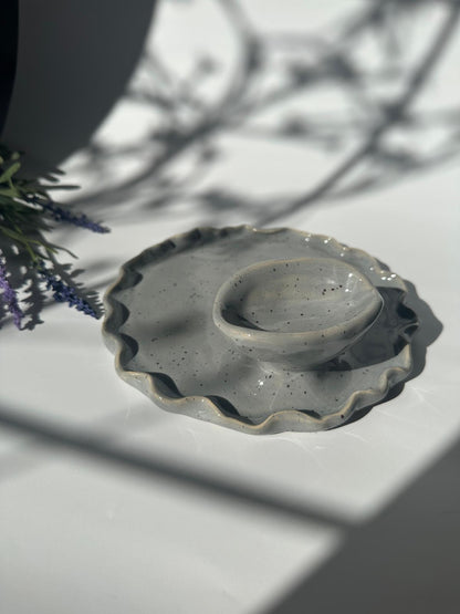 Eierbecher in welliger Tellerform