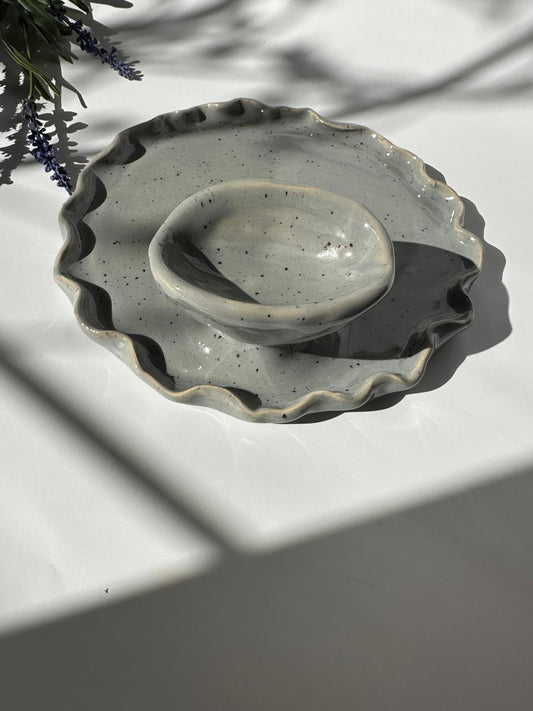 Eierbecher in welliger Tellerform